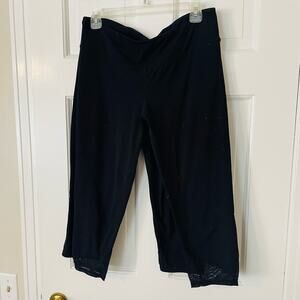 Two Pairs Gap Fit Capri Leggings